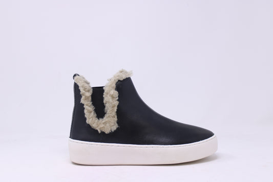 Chelsea Crew Ladies Premium Leather Bootie With White Fur