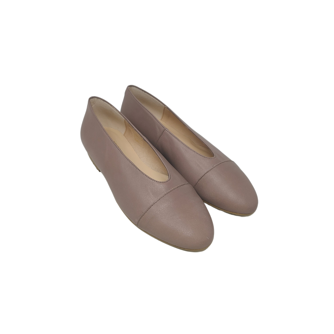 Taupe sales flat shoes